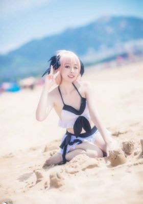 亲嘴扒胸摸屁股激烈视频_迅雷1080